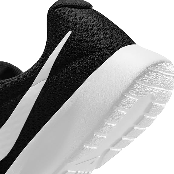 Nike Tanjun