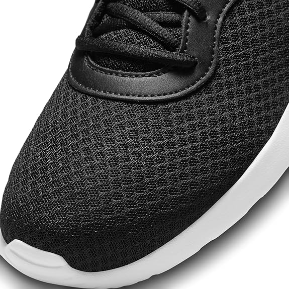 Nike Tanjun